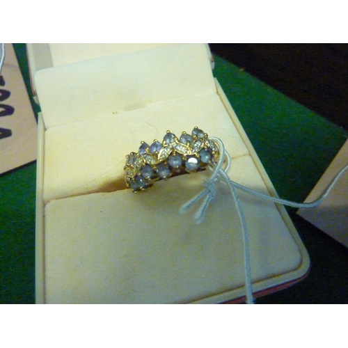 600 - A decorative ring