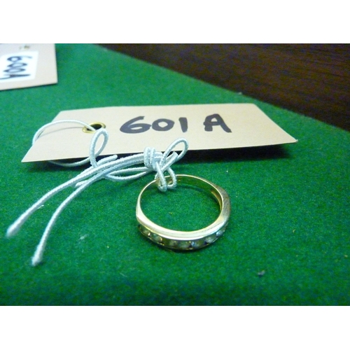 601a - A 9ct gold ring set with stones