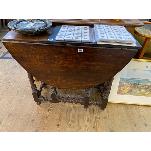 1083 - An oak drop leaf barley twist gate leg table