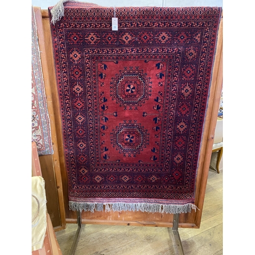 24 - An Eastern rug with geometric pattern, 5ft x 3ft 6