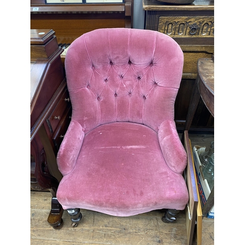 72 - A Victorian button backed chair