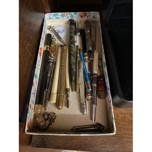 492 - Assorted handbag pencils etc