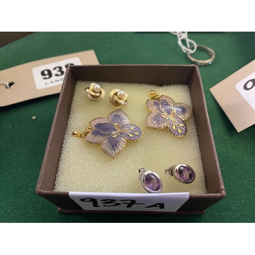 937a - 3 pairs of earrings