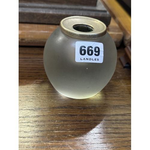 Lot 669       