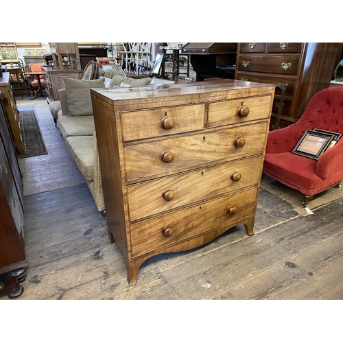 226 - A Georgian mahogany chest of 3 + 2 graduated drawers with knob handles