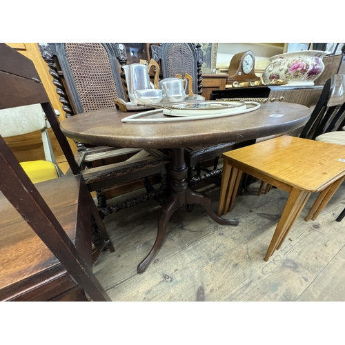 151 - A Georgian mahogany circular tripod table