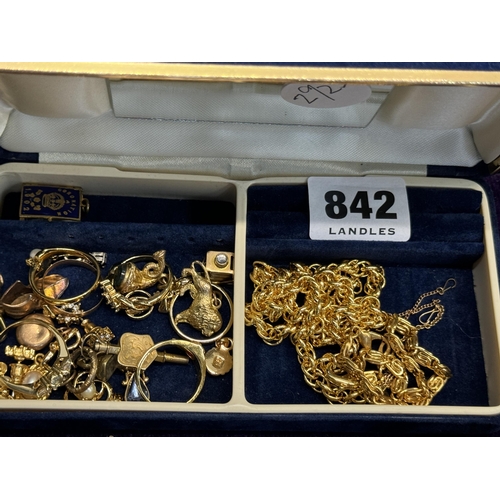 842 - A tray of assorted yellow metal and gold - rings, earrings, necklaces etc