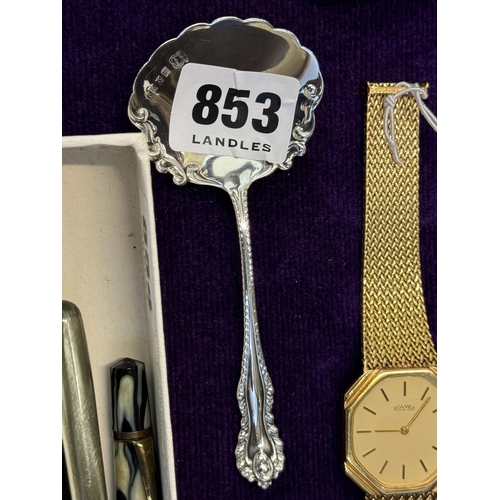 853 - A silver tea caddy spoon