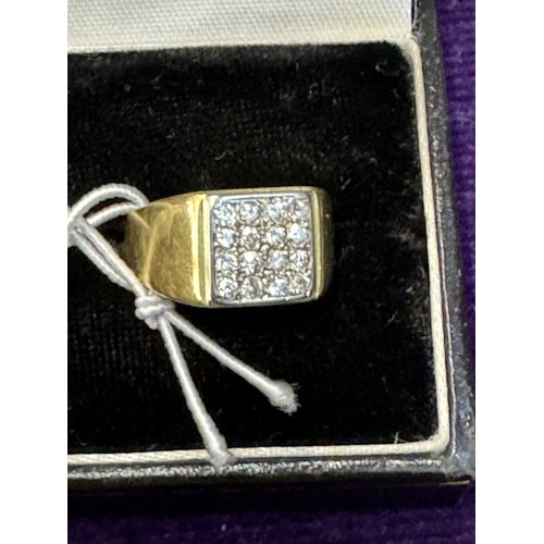 858 - A ladies 18ct gold ring set with a square cushion of diamonds