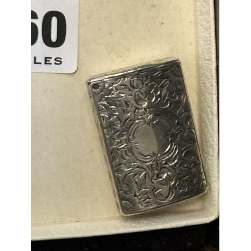 860 - A silver vesta box