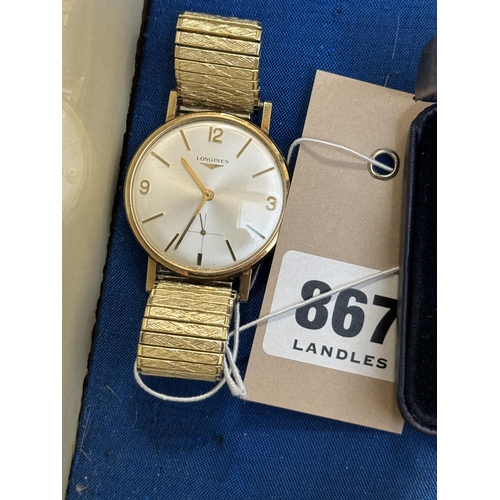 867 - A gents 9ct gold Longines wrist watch with a silvered dial, gold battens and numbers, sweeping secon... 