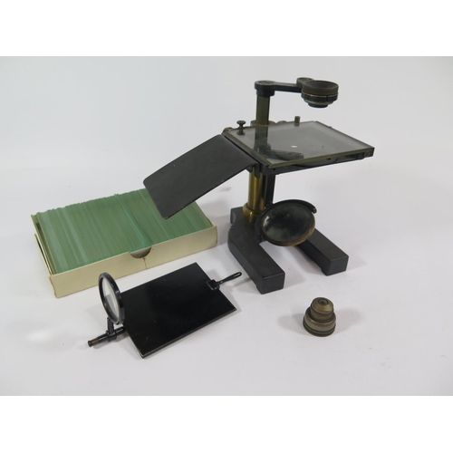 85 - A brass and metal dissecting microscope, with glass top platform and accessories, 19 cm high extende... 