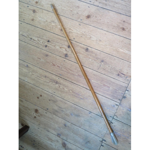 152 - A horn handled bamboo cane, with silver thread binding, 90 cm long