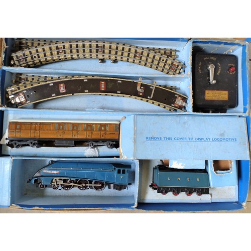 61 - No 11. Hornby-Dublo 3-rail EDP1 Sir Nigel Gresley passenger train in box, tender with two dents, eng... 