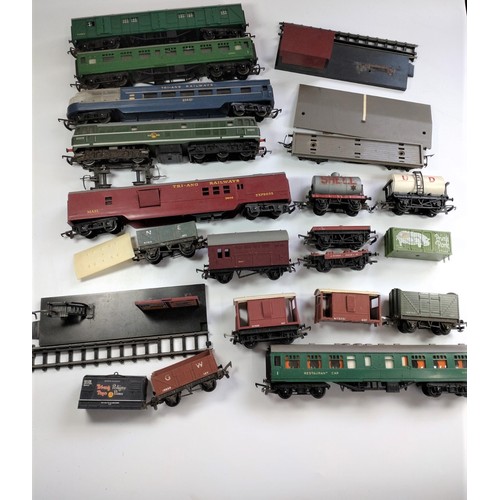 106 - No 104 (x2) + half of 130.  Hornby-Dublo Points, D1 Turntable ED1 and ED2 single and Double Arm Sign... 