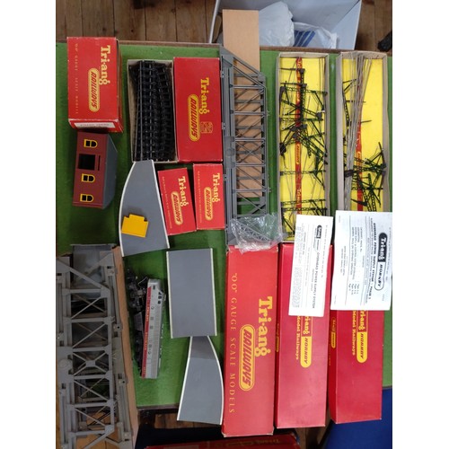 142 - No 134.  Triang Hopper Car Set, Turntable Set, R.60 Ticket Office, Girder Bridge, part Tank Locomoti... 