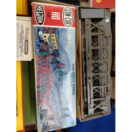 142 - No 134.  Triang Hopper Car Set, Turntable Set, R.60 Ticket Office, Girder Bridge, part Tank Locomoti... 