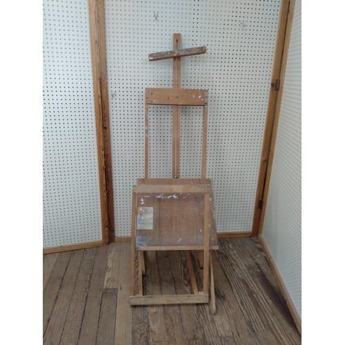 64A - An artist's easel. vintage.