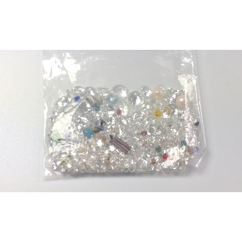 1082 - A parcel of loose unmounted cubic zirconia, mixed gemstones and beads, 137.17ct