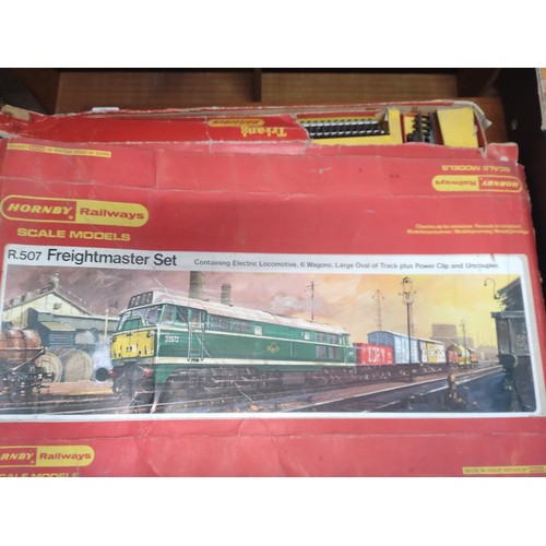 173 - No 148.  Triang Britannia Passenger Set in box and another spare R.507 lid.