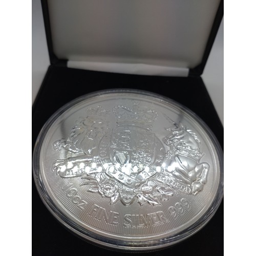 510 - A 999 out of 1,000 Fine Silver brilliant uncirculated 311.035g UK (The Royal Mint) £10 coin.  Limite... 