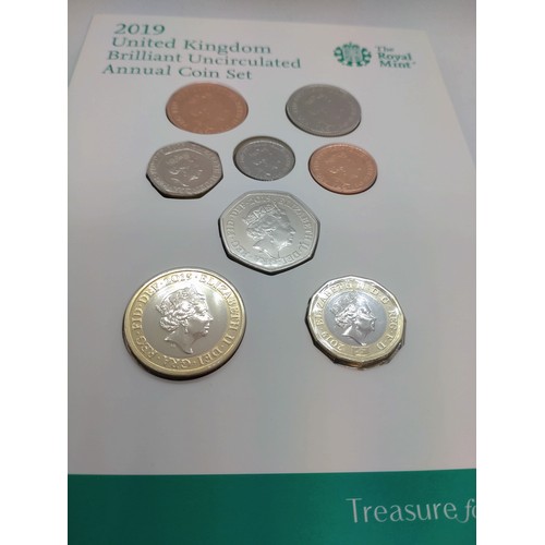 465 - A 2019 proof set of decimal coins with packaging.