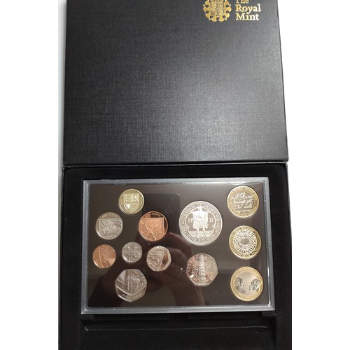 487 - A 2009 Royal Mint proof decimal set fitted case