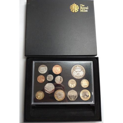 482 - A Royal Mint 2010 proof set of decimal coins with case.