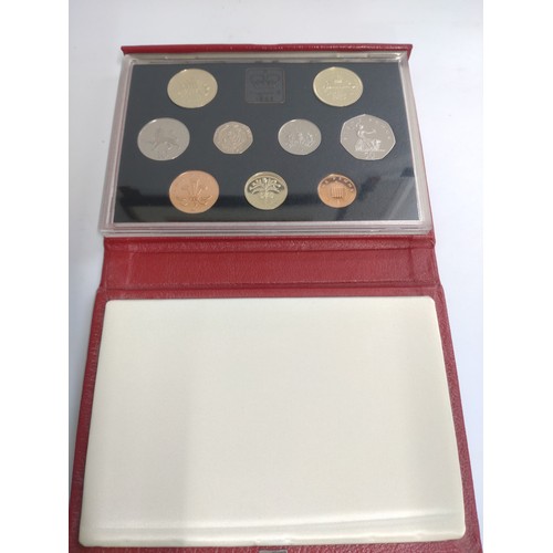 460 - A decimal proof set commemorating the tricentinerary bill of rights 1989, fitted case.