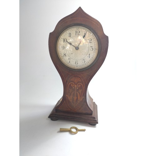 84 - A French mantel clock with key