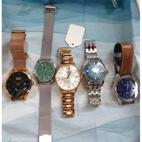 430 - A collection of five watches (four Seiko and a Tissot)