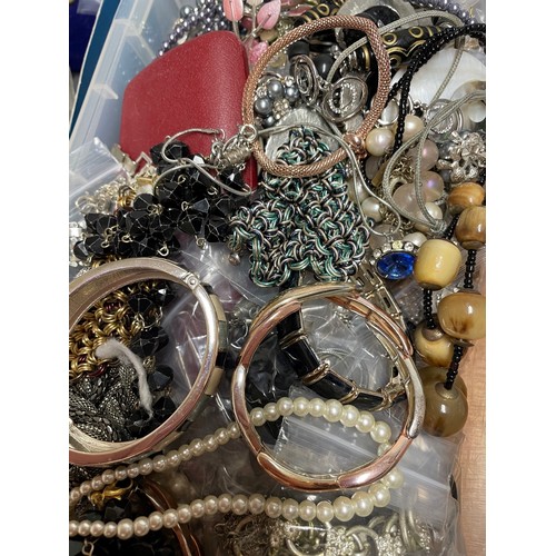 283 - A group of various costume jewellery items (mostly bagged individually), including bracelets, earrin... 