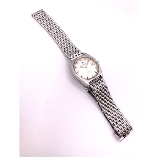 322 - A gentleman's stainless steel Tissot automatic wristwatch, with silvered baton dial, date aperture, ... 