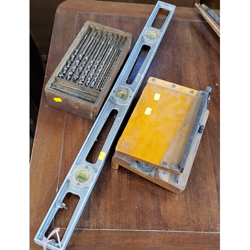 81 - A vintage spirit level, auger and paper guillotine