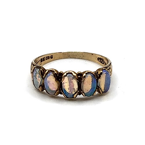 274 - A late 19th / early 20th century 9ct yellow gold and opal ring, set with five oval opals (one a/f), ... 