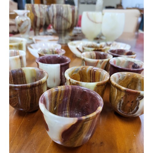 95 - A collection of x39 pieces of Onyx to include egg cups, bowls goblets and a table lamp.