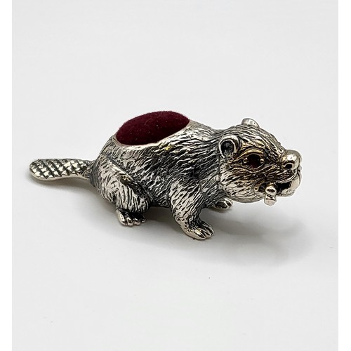 232 - A novelty silver pin cushion in the form of a beaver, with red velvet back, 5 cm long.