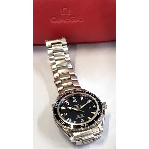 397 - An Omega Seamaster 2011 model 600 Co Axial. Chronometer 600m. Black dial/date on a stainless steel b... 