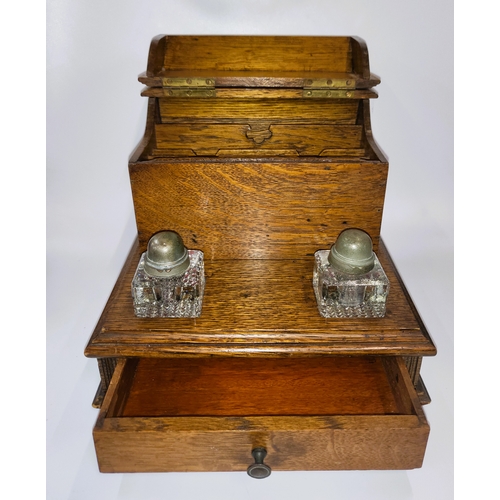 11 - A gentleman's desk set with stationery box and inkwells. Oak, 1900.