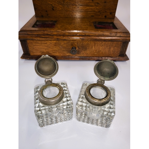 11 - A gentleman's desk set with stationery box and inkwells. Oak, 1900.