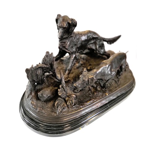 100 - A bronze of two hunting dogs on a marble base. 25cm x 46cm x 24cm.