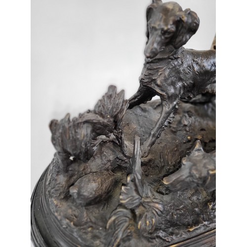 100 - A bronze of two hunting dogs on a marble base. 25cm x 46cm x 24cm.