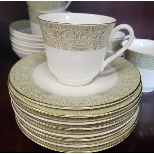 161 - Royal Doulton Sonnet part tea service and eighteen Villeroy & Boch Twist Alea Caro plates. (51)