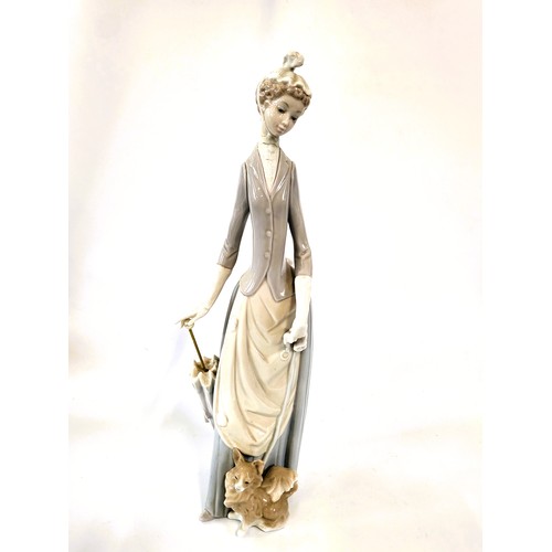 176 - Lladro 761 Dama del Bulevar 35cm (neck repaired) and 1431 Dama Beatritz 1900 36cm (one thumb missing... 