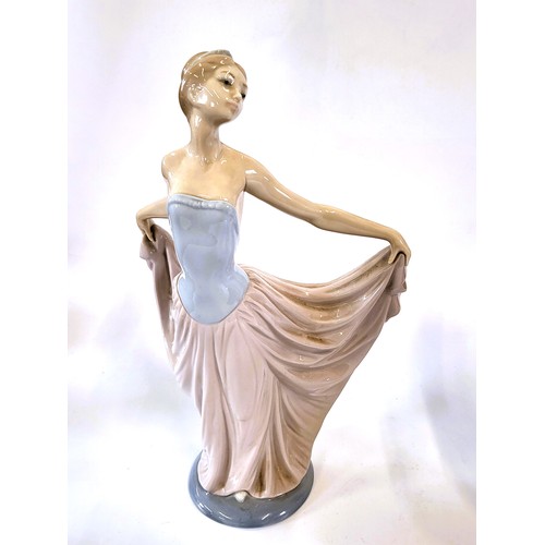 177 - Lladro 1372 Anniversary 31.5cm and 5050 De Ensayo 30cm, with original boxes. (2)