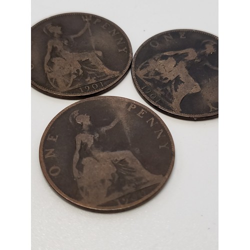 238 - A quantity of coins including,  three Queen Victoria one pennies dated 1900, 1901 & 1901, pennies (p... 