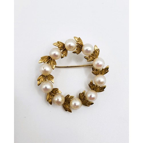 255 - A cultured pearl wreath brooch, stamped 14k. 7.1g.