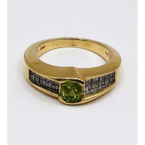 273 - A 14k yellow gold peridot and princess cut diamond ring. 9g. Ring size N 1/2