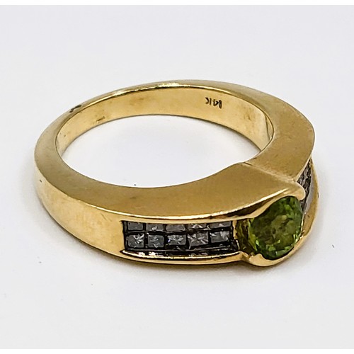 273 - A 14k yellow gold peridot and princess cut diamond ring. 9g. Ring size N 1/2