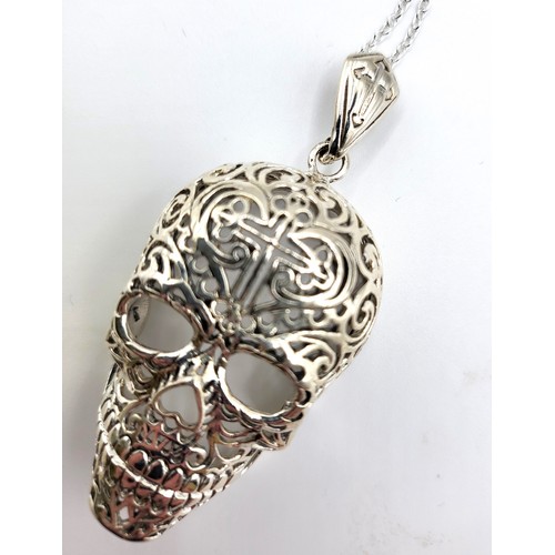 280 - A substantial silver skull head pendant necklace Momento Mori (45cm ). 16g.